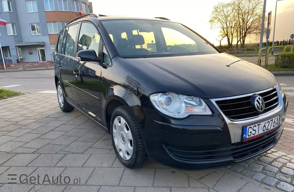 VOLKSWAGEN Touran 