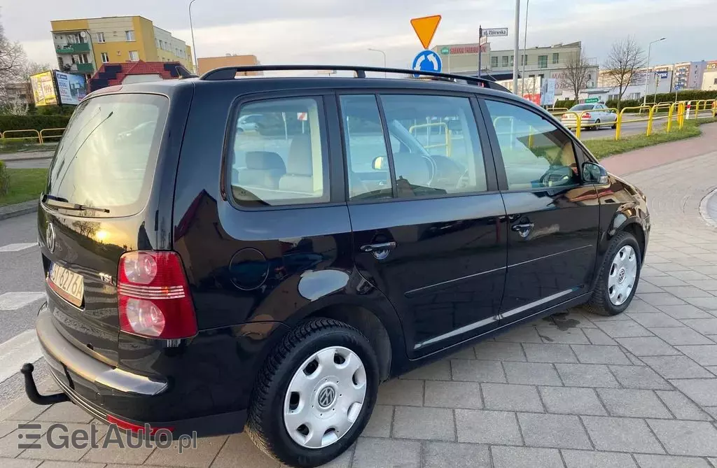 VOLKSWAGEN Touran 