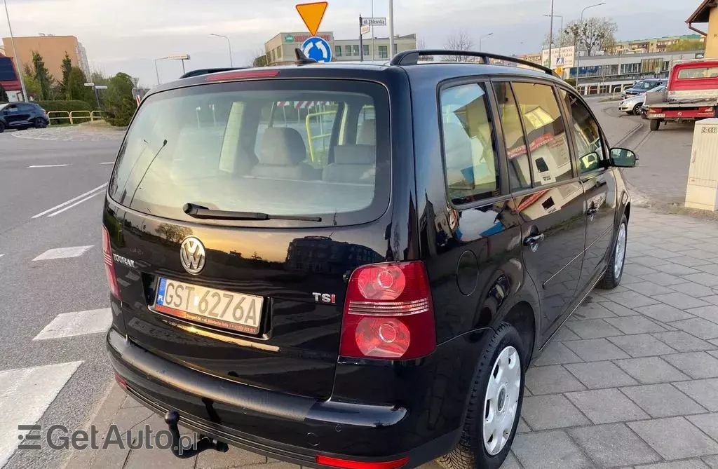 VOLKSWAGEN Touran 