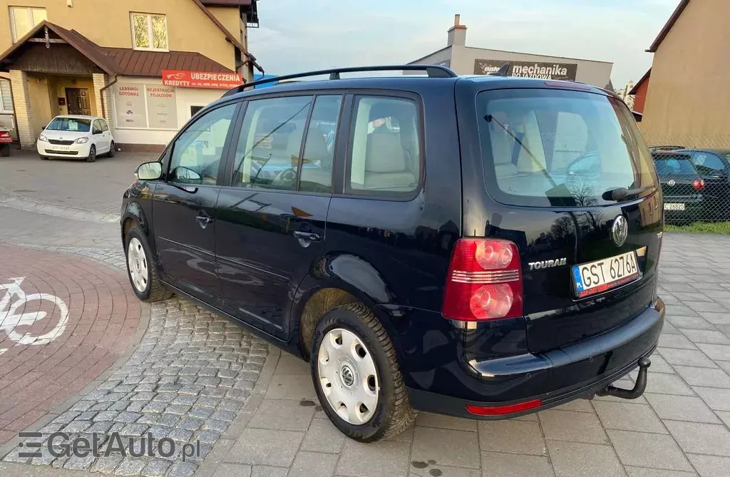 VOLKSWAGEN Touran 