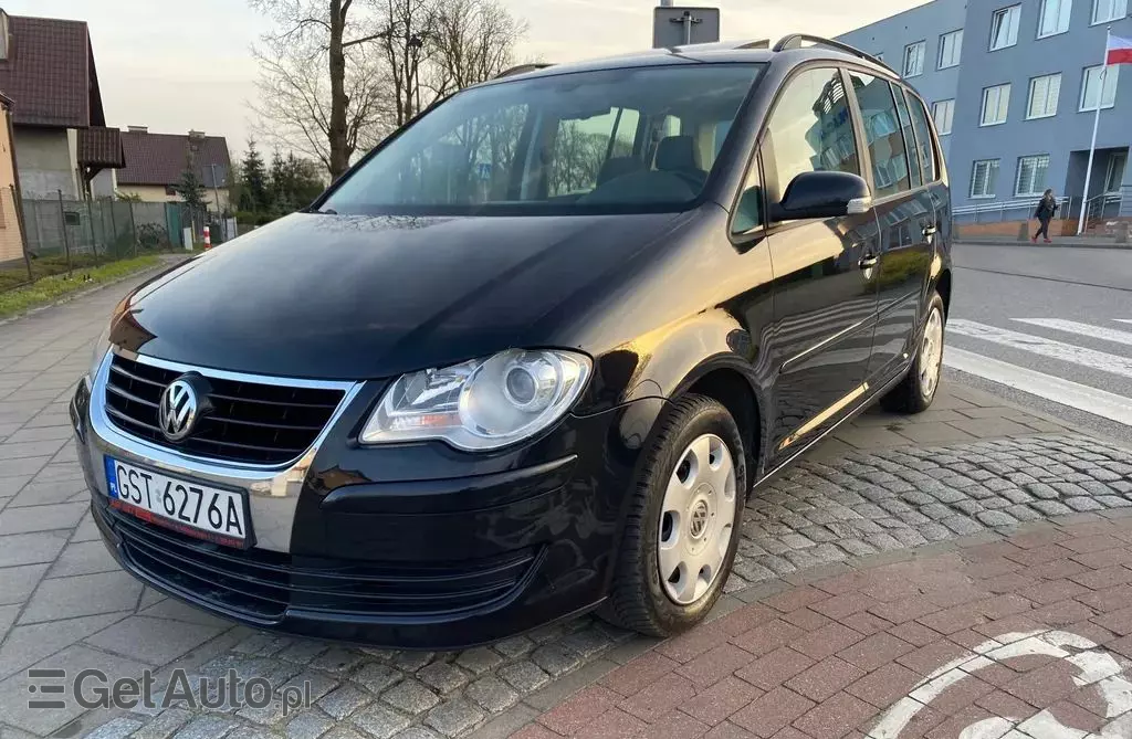 VOLKSWAGEN Touran 