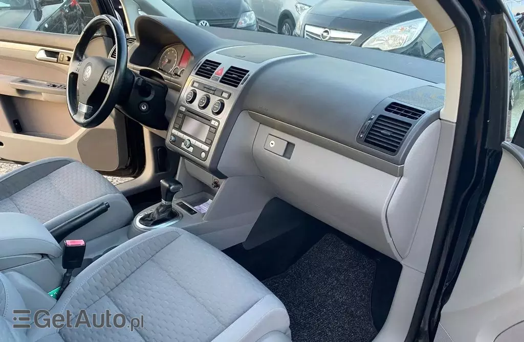 VOLKSWAGEN Touran 