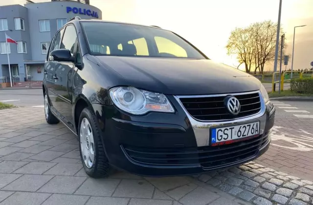 VOLKSWAGEN Touran 