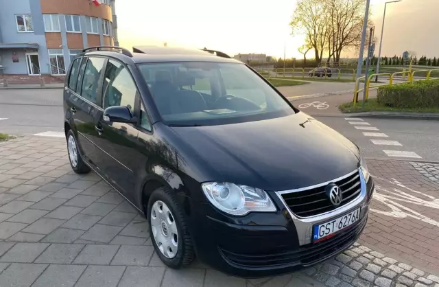 VOLKSWAGEN Touran 
