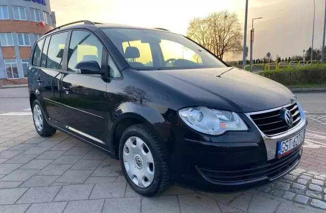VOLKSWAGEN Touran 