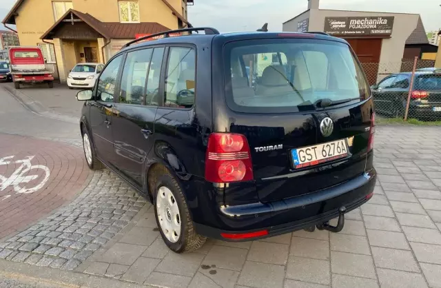 VOLKSWAGEN Touran 