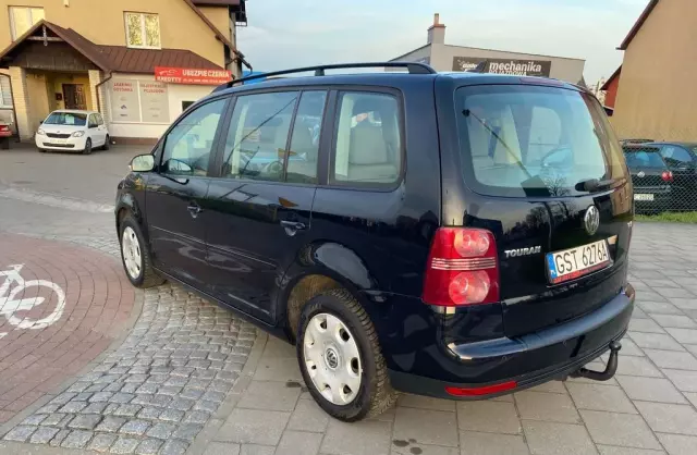 VOLKSWAGEN Touran 