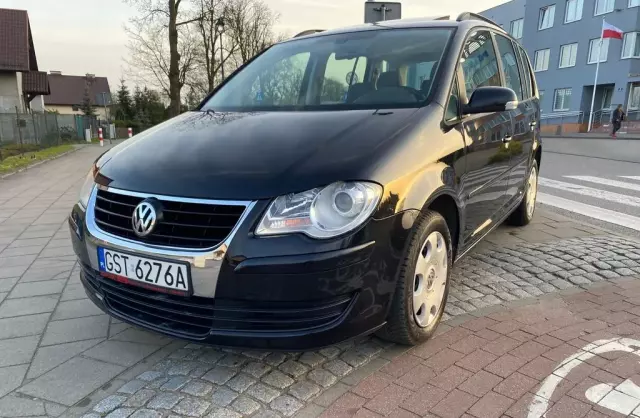 VOLKSWAGEN Touran 
