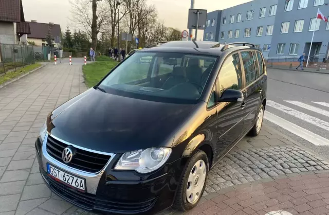 VOLKSWAGEN Touran 