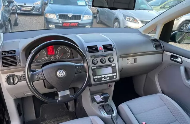 VOLKSWAGEN Touran 