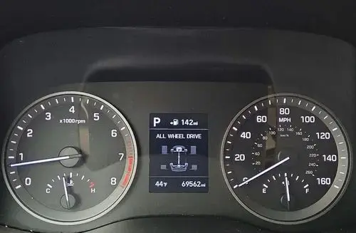 HYUNDAI Tucson 