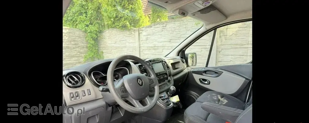 RENAULT Trafic 