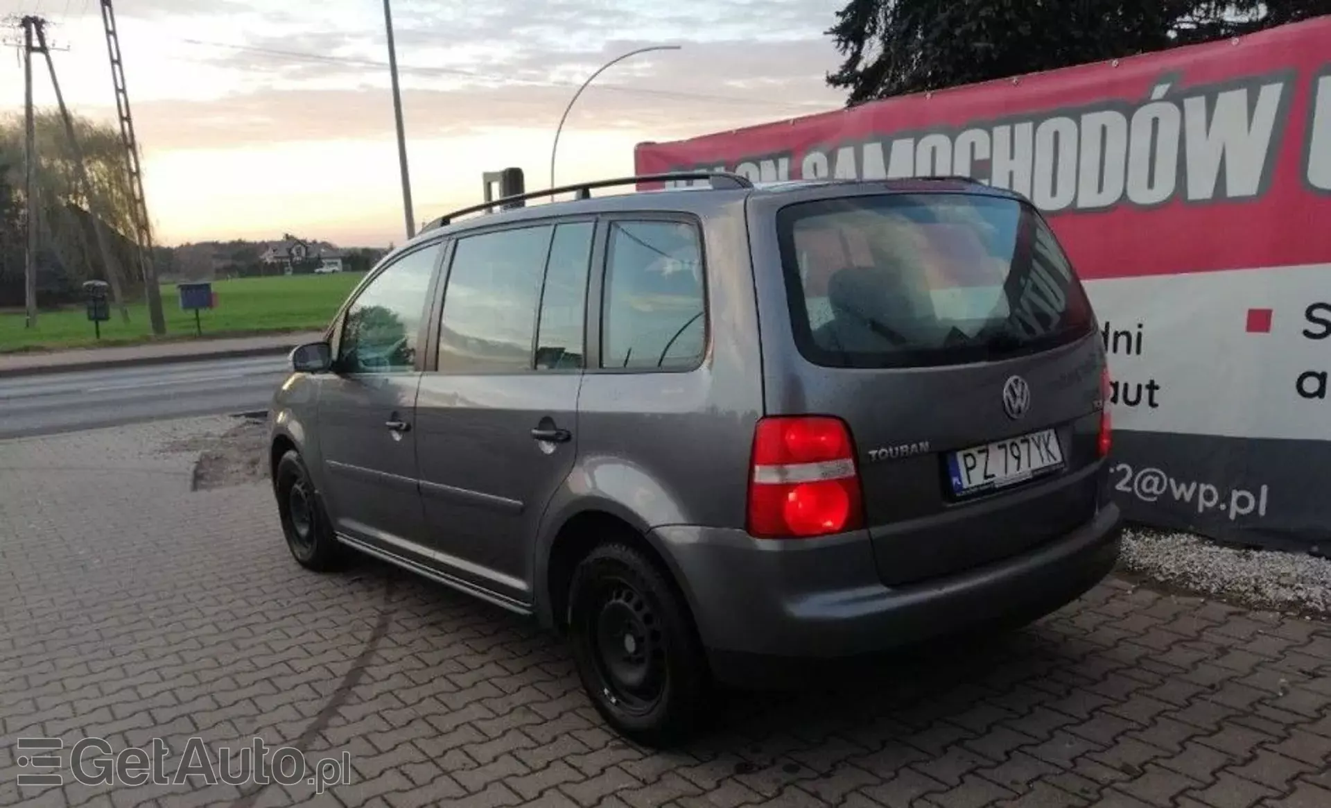 VOLKSWAGEN Touran 