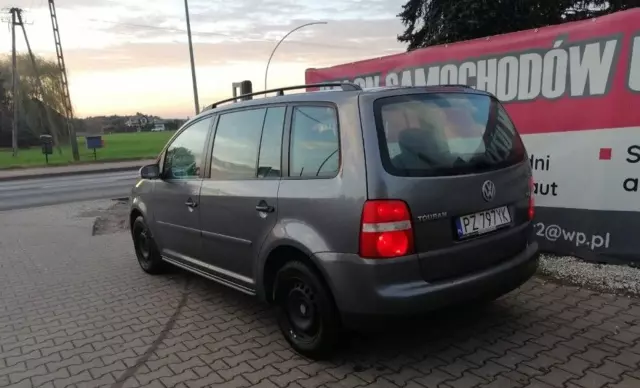 VOLKSWAGEN Touran 