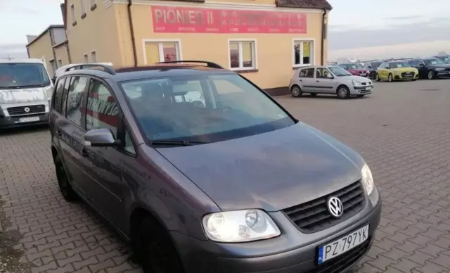 VOLKSWAGEN Touran 