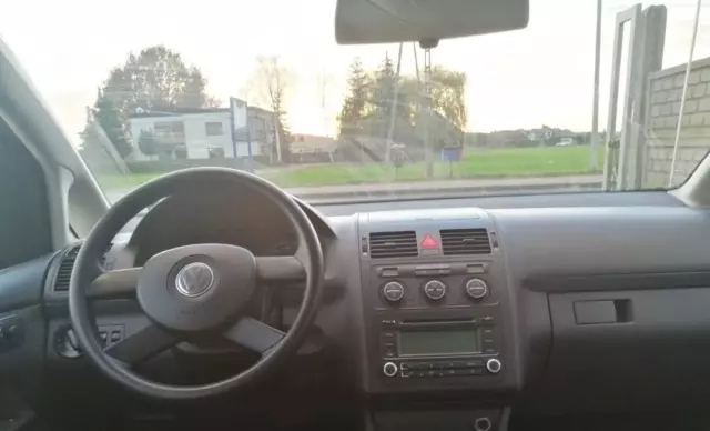 VOLKSWAGEN Touran 