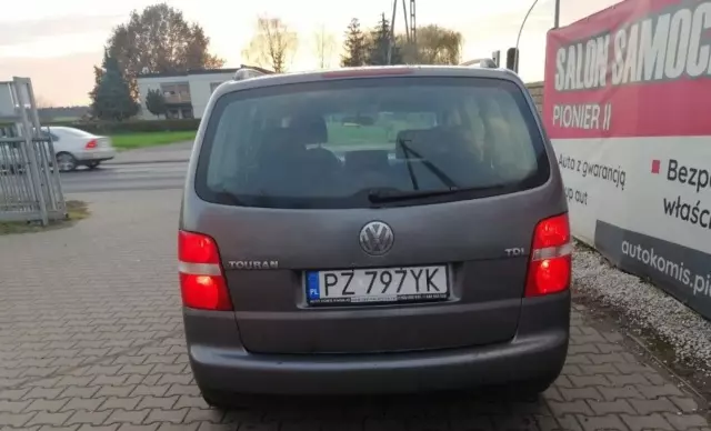 VOLKSWAGEN Touran 