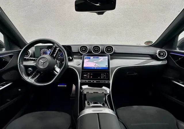 MERCEDES-BENZ Klasa C 220 d 9G-TRONIC AMG Line