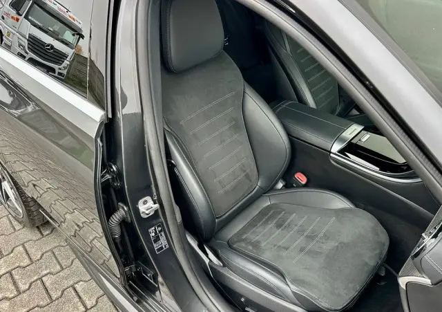 MERCEDES-BENZ Klasa C 220 d 9G-TRONIC AMG Line