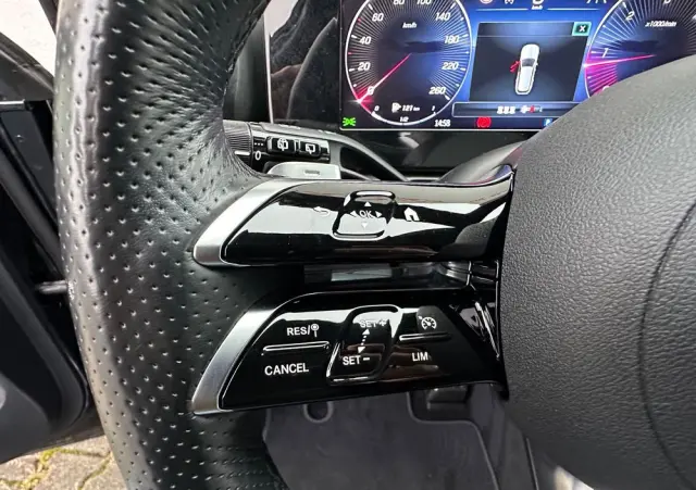 MERCEDES-BENZ Klasa C 220 d 9G-TRONIC AMG Line