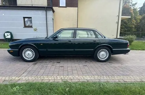 JAGUAR XJ 