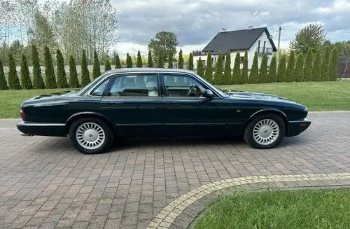 JAGUAR XJ 