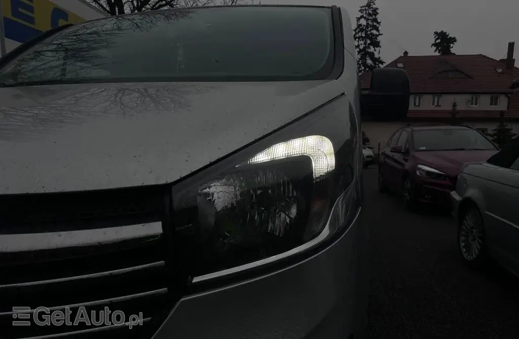 OPEL Vivaro 