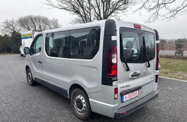 OPEL Vivaro 