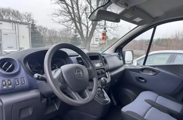 OPEL Vivaro 