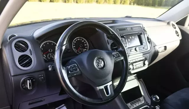 VOLKSWAGEN Tiguan 