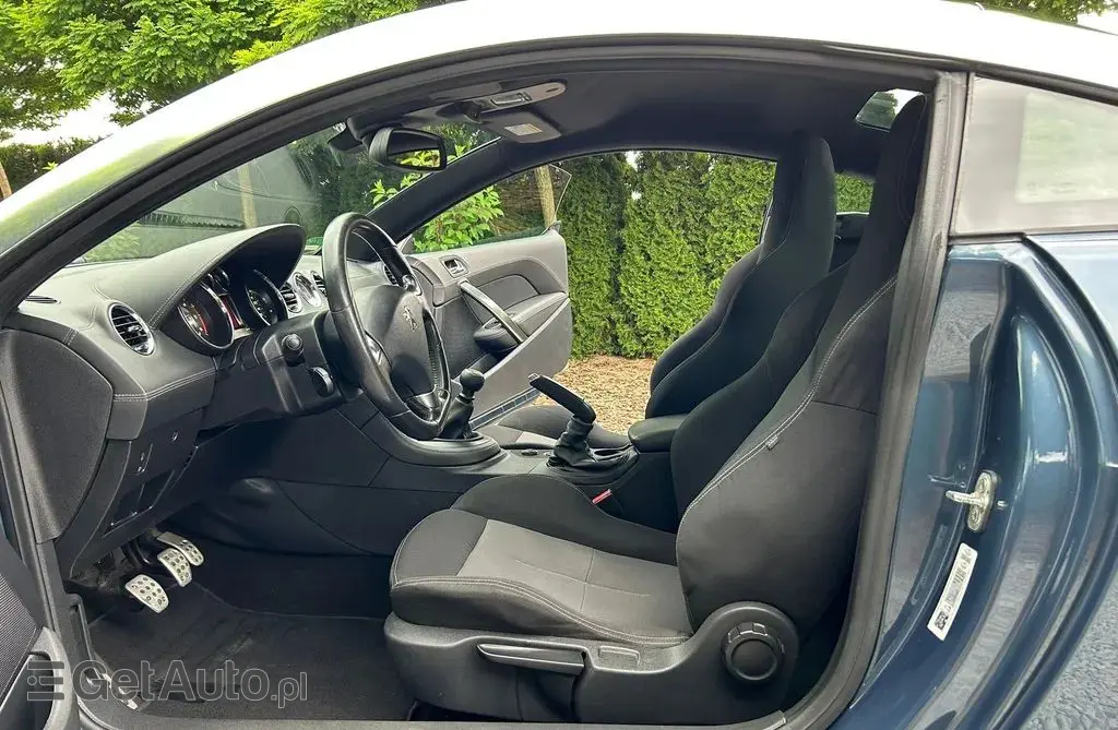 PEUGEOT RCZ 