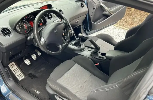 PEUGEOT RCZ 