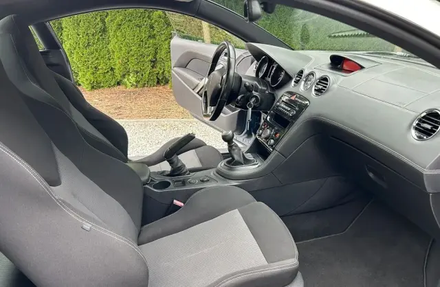 PEUGEOT RCZ 
