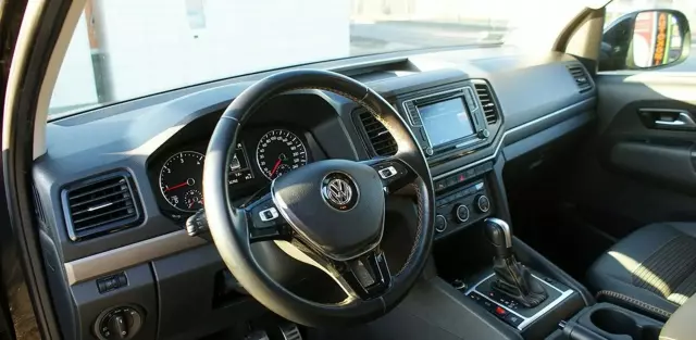 VOLKSWAGEN Amarok 