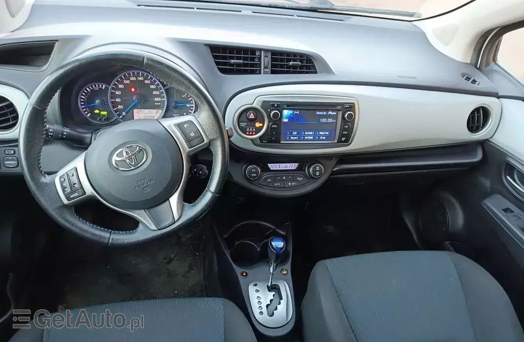 TOYOTA Yaris 
