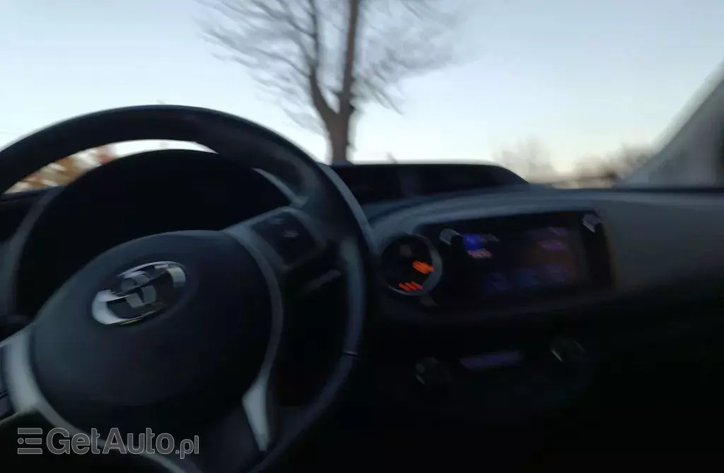 TOYOTA Yaris 