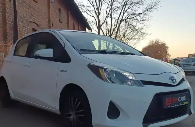 TOYOTA Yaris 