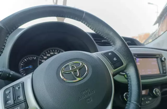 TOYOTA Yaris 