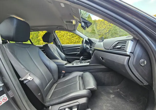 BMW Seria 3 320d xDrive Sport Line Shadow sport