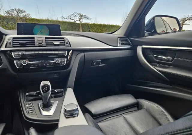 BMW Seria 3 320d xDrive Sport Line Shadow sport