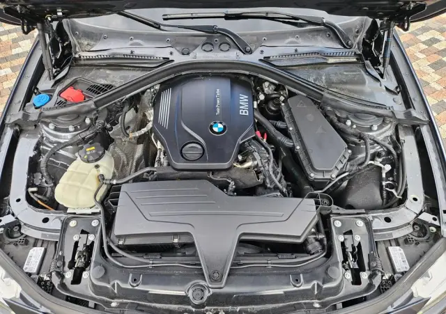 BMW Seria 3 320d xDrive Sport Line Shadow sport