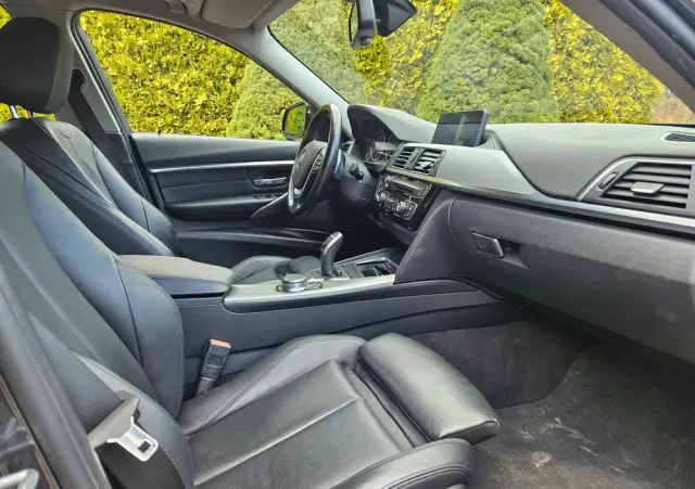 BMW Seria 3 320d xDrive Sport Line Shadow sport