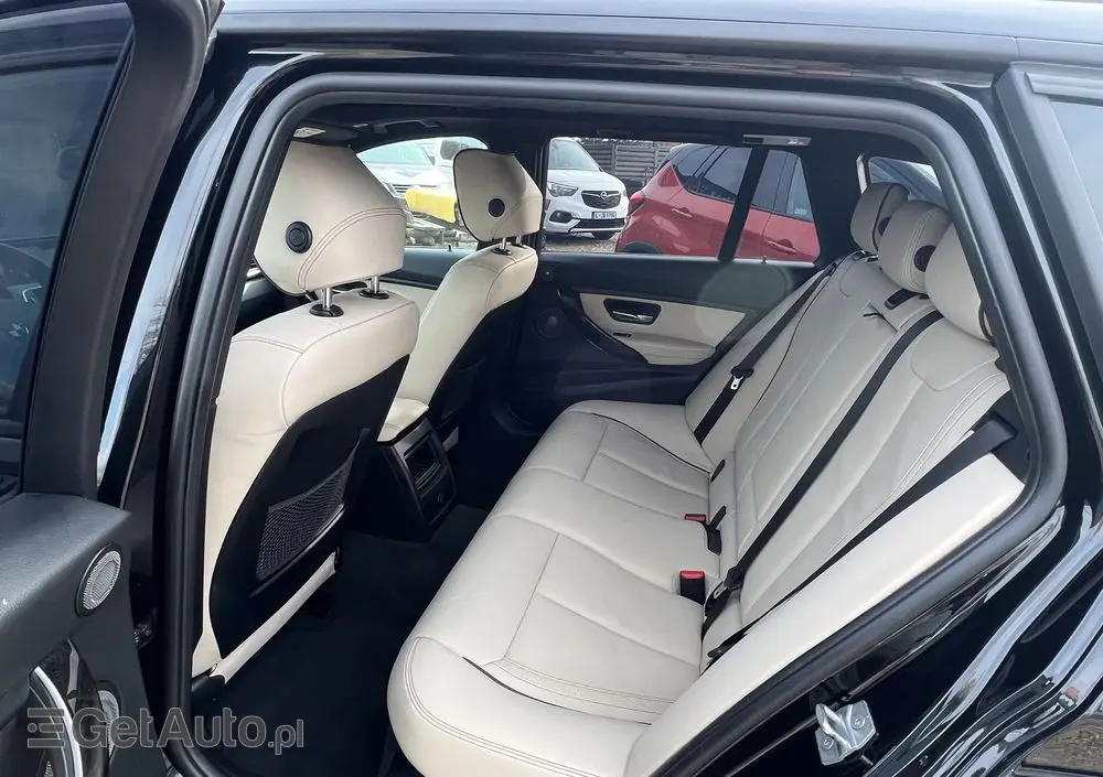 BMW Seria 3 318d Touring Edition Luxury Line Purity