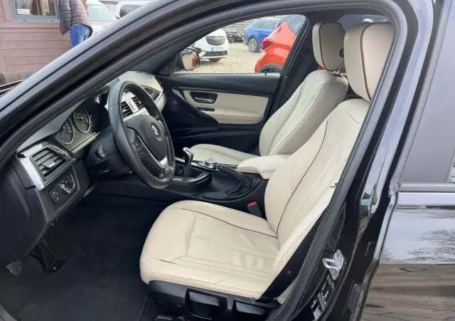 BMW Seria 3 318d Touring Edition Luxury Line Purity