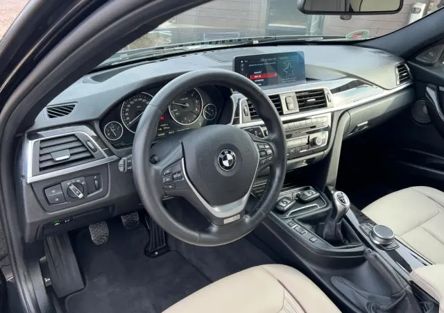 BMW Seria 3 318d Touring Edition Luxury Line Purity