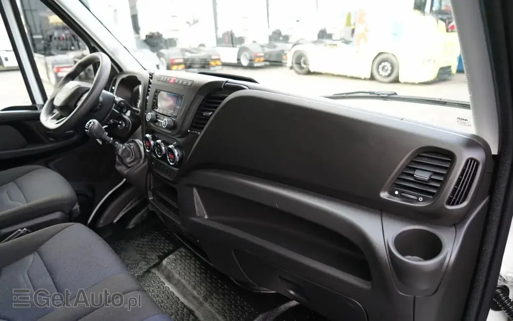 IVECO DAILY 35-160 / KONTENER 4,2 M    / WINDA  / BLIŹNIAK   DMC: 3500 KG /  2022 