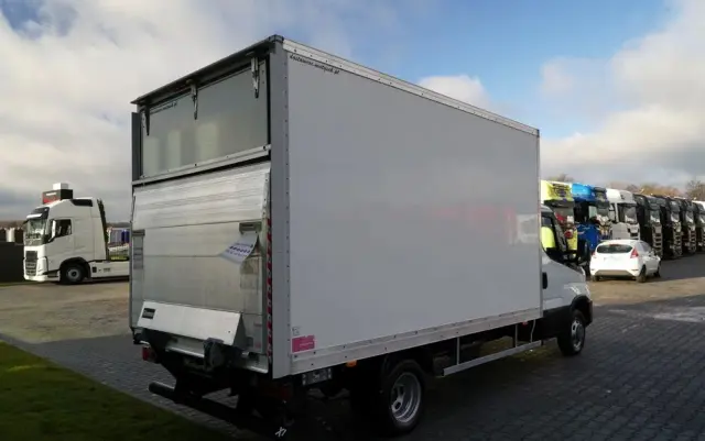 IVECO DAILY 35-160 / KONTENER 4,2 M    / WINDA  / BLIŹNIAK   DMC: 3500 KG /  2022 