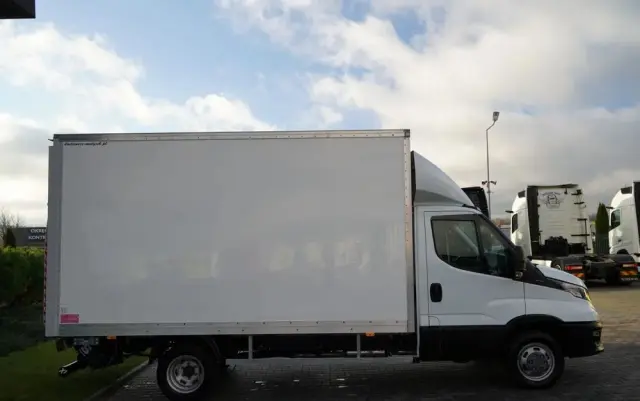 IVECO DAILY 35-160 / KONTENER 4,2 M    / WINDA  / BLIŹNIAK   DMC: 3500 KG /  2022 