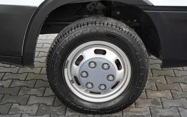 IVECO DAILY 35-160 / KONTENER 4,2 M    / WINDA  / BLIŹNIAK   DMC: 3500 KG /  2022 