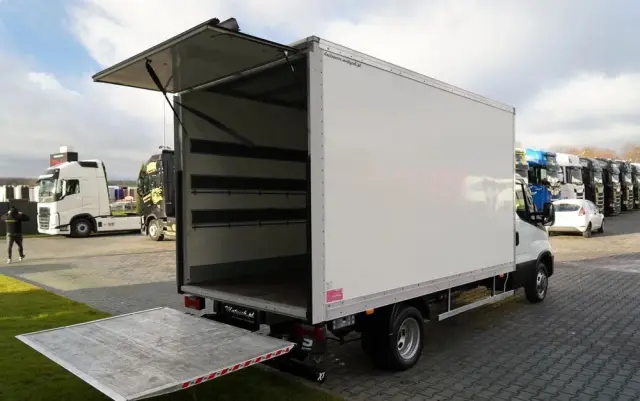 IVECO DAILY 35-160 / KONTENER 4,2 M    / WINDA  / BLIŹNIAK   DMC: 3500 KG /  2022 